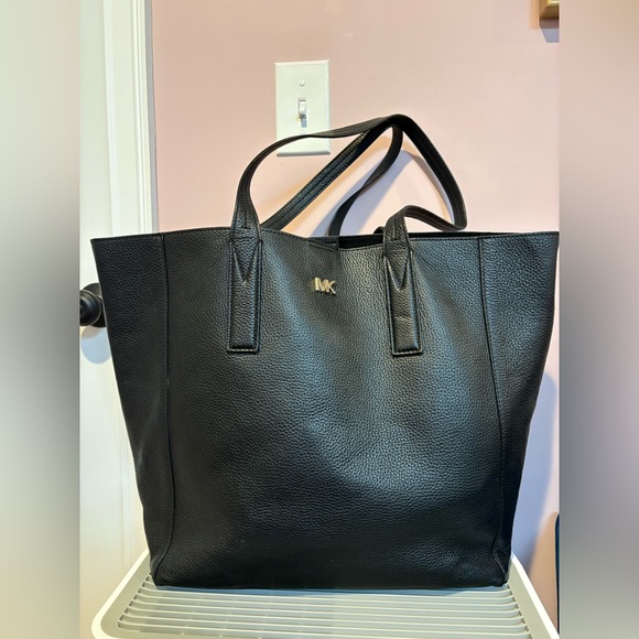 Michael Kors Handbags - Michael Kors Black Leather Tote Bag